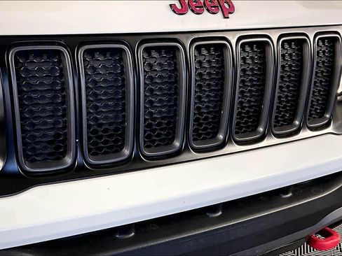 Used 2023 Jeep Renegade Trailhawk image 27