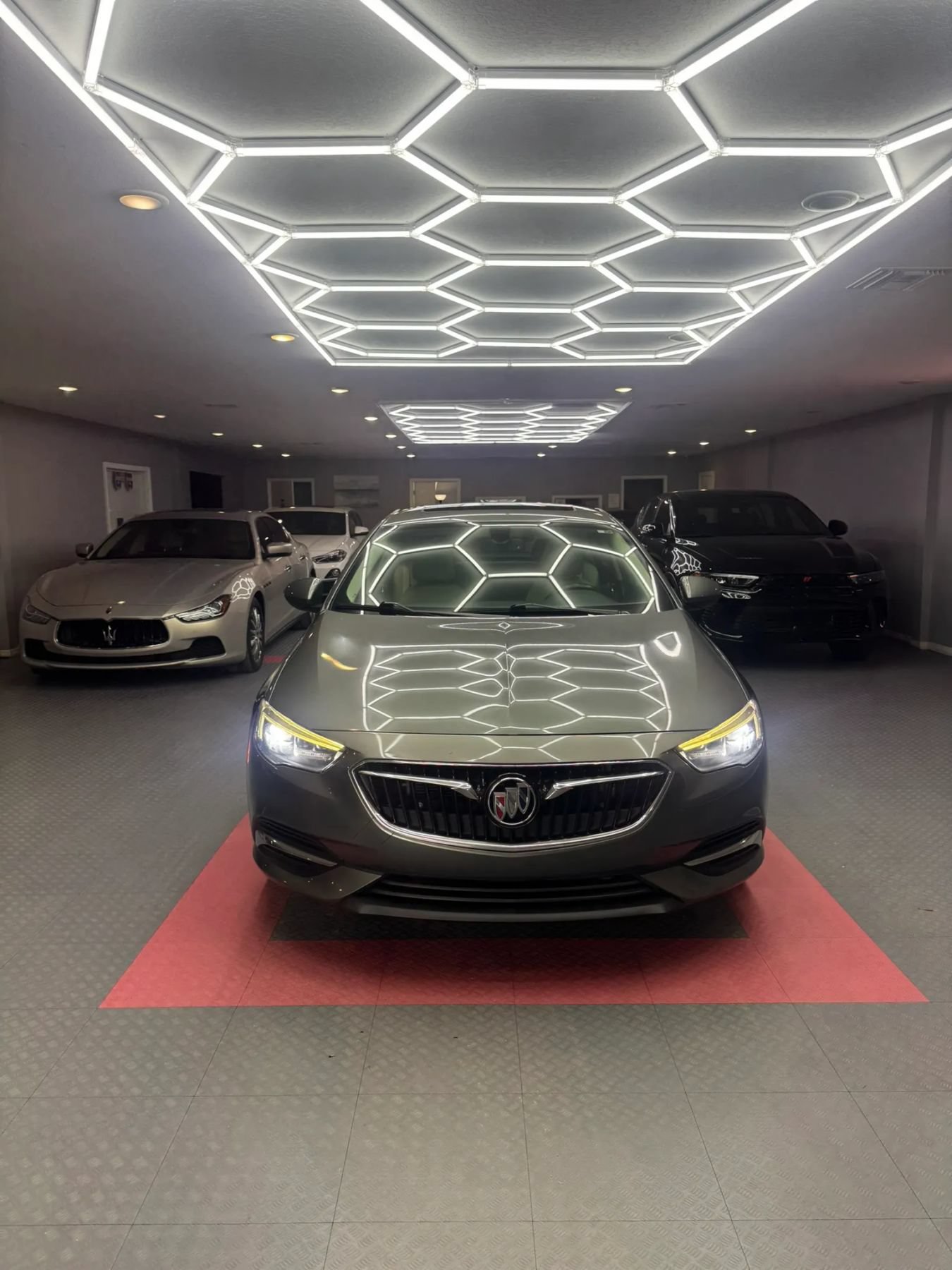 Used 2018 Buick Regal Preferred w/ Sights and Sounds Package FWD image 2
