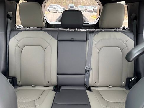 New 2026 Land Rover Defender 110 X-Dynamic SE image 33