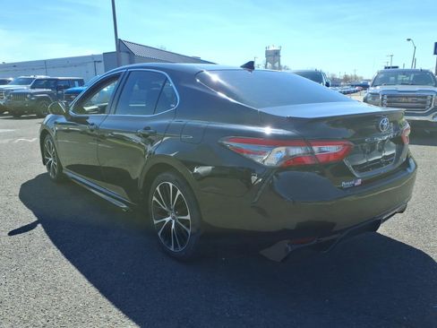 Used 2019 Toyota Camry SE w/ Convenience Package image 6