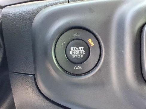 Used 2018 Jeep Wrangler Unlimited Sahara image 27