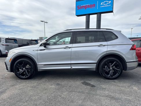 Certified 2024 Volkswagen Tiguan SE R-Line image 2