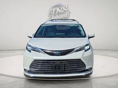 Used 2021 Toyota Sienna XLE FWD image 8