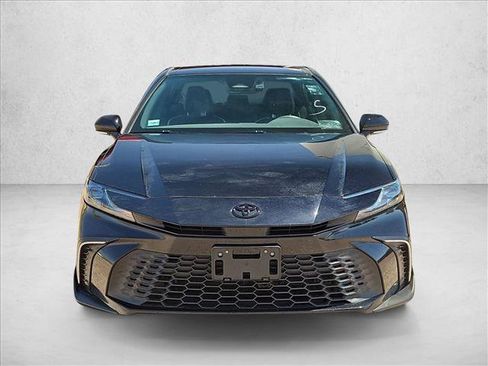 Used 2025 Toyota Camry SE w/ Convenience Package FWD image 2