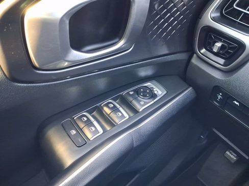 Used 2022 Kia Sorento LX AWD/4WD image 16