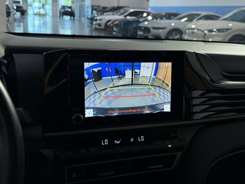 Used 2025 Toyota Camry SE FWD image 30