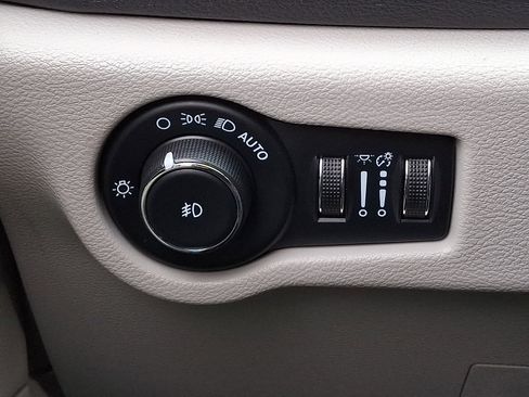 Used 2023 Chrysler Pacifica Limited image 29