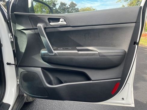 Used 2020 Kia Sportage LX image 10