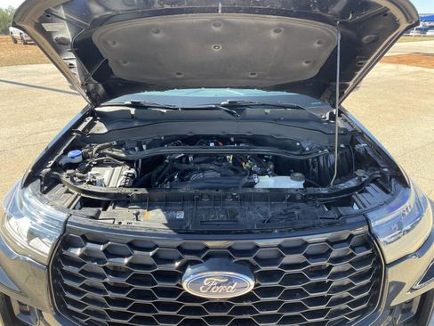 Used 2025 Ford Explorer ST-Line w/ ST-Line Street Pack image 32