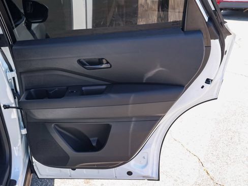 Used 2025 Nissan Pathfinder SV w/ SV Premium Package FWD image 19