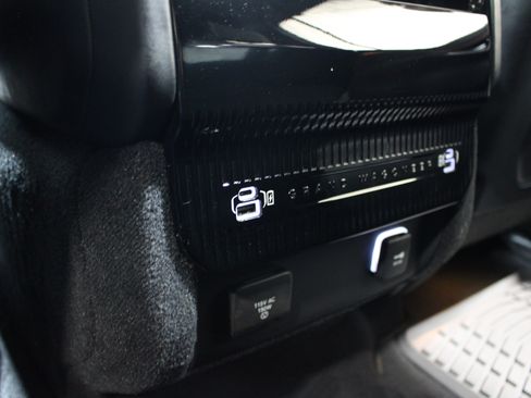 Used 2023 Jeep Grand Wagoneer Series III AWD/4WD image 27
