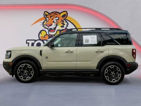 Used 2025 Ford Bronco Sport Outer Banks AWD/4WD image 8