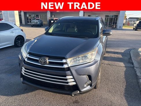 Used 2018 Toyota Highlander XLE image 8