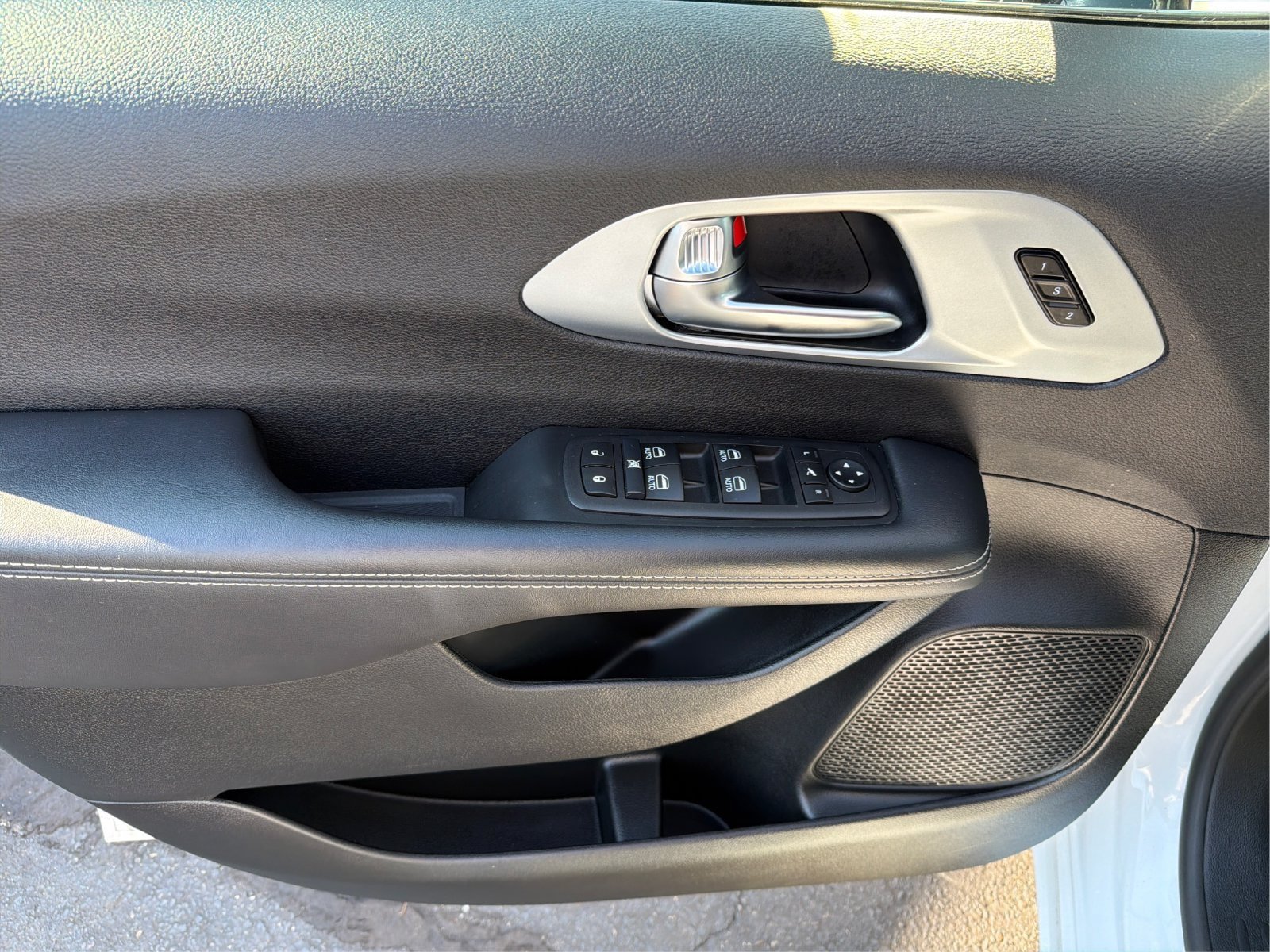 Used 2026 Chrysler Pacifica Limited FWD image 21