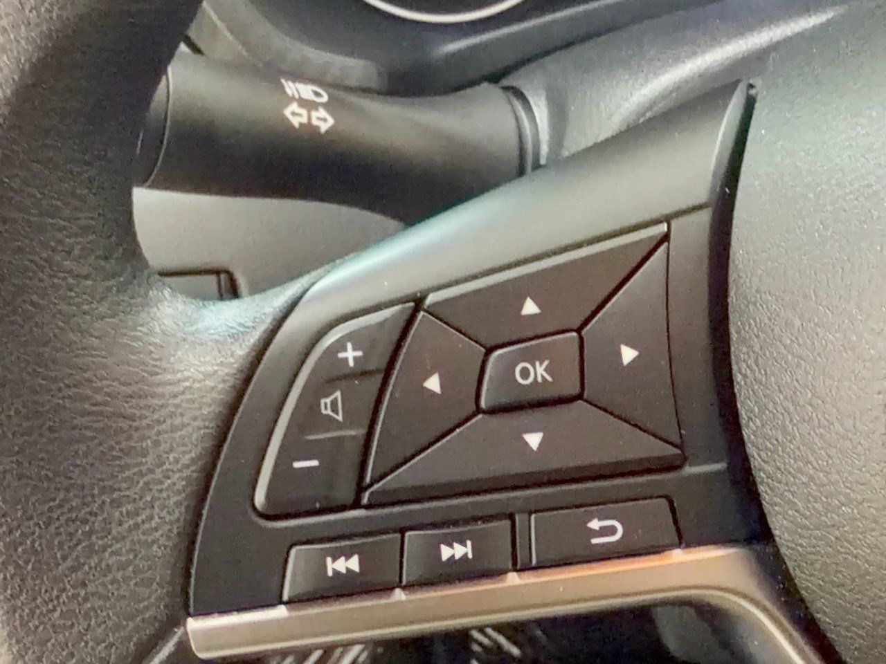 Used 2025 Nissan Sentra SV FWD image 18