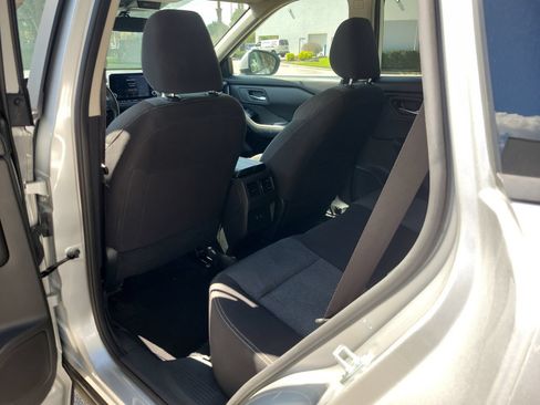 Used 2025 Nissan Rogue SV FWD image 9