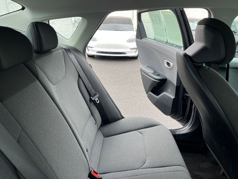 Used 2025 Kia K4 LXS image 37