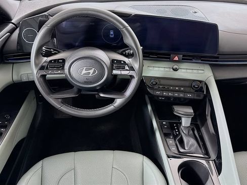 Certified 2025 Hyundai Elantra Limited FWD image 26