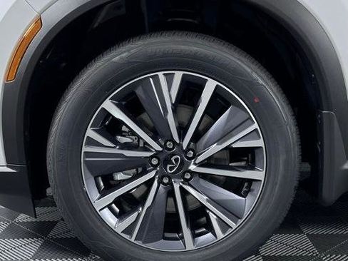 Certified 2026 INFINITI QX60 Luxe w/ Family Package FWD image 12