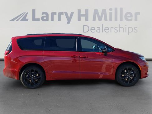New 2026 Chrysler Pacifica Select image 7