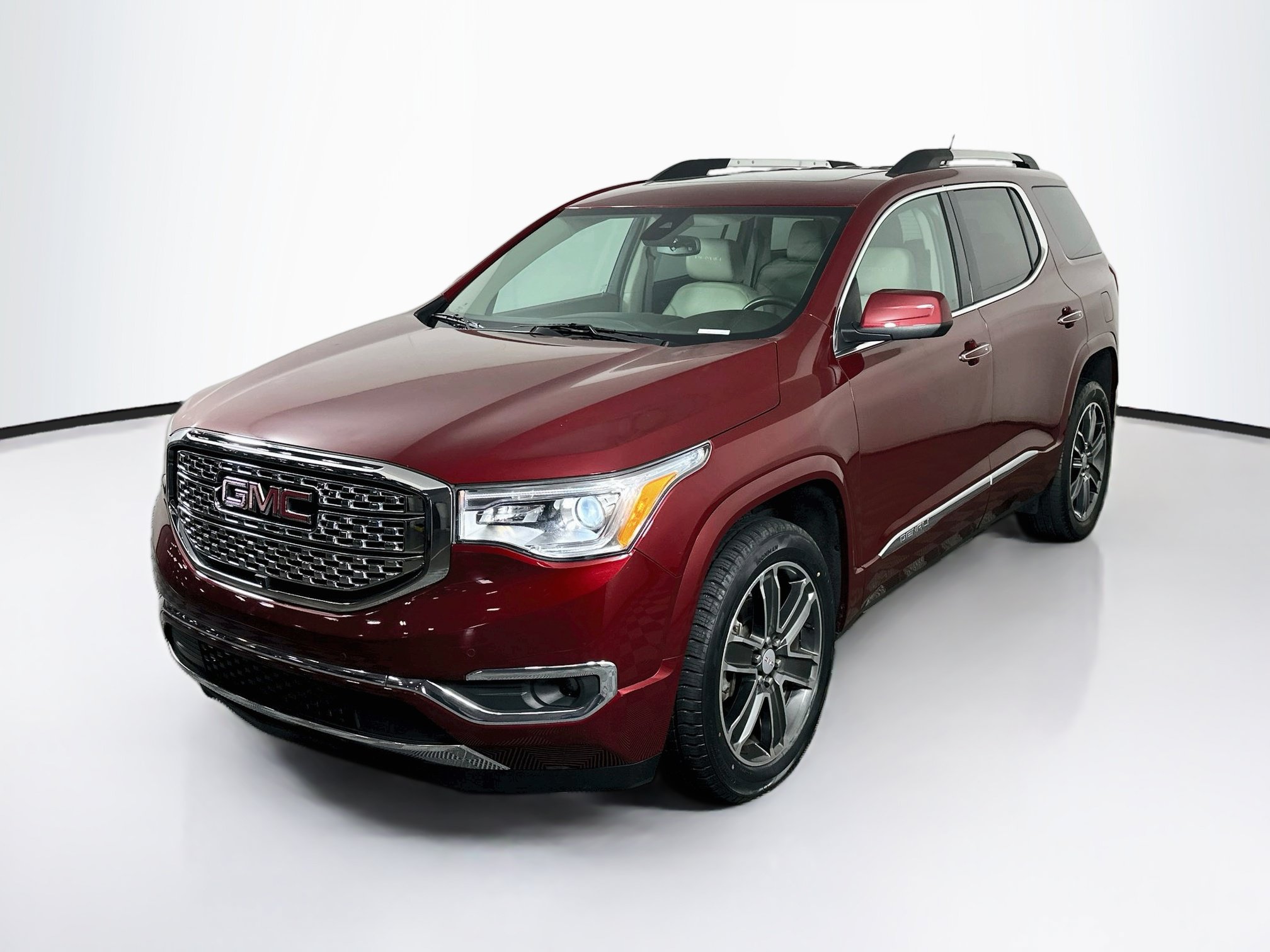 Used 2018 GMC Acadia Denali w/ Technology Package FWD image 3