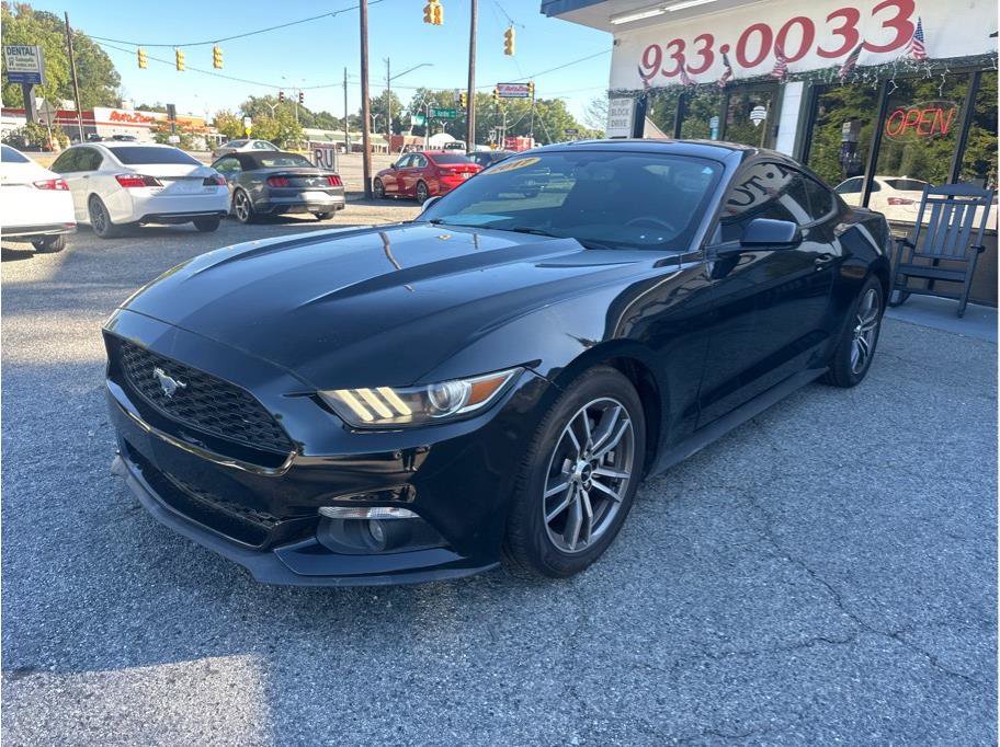 Used 2017 Ford Mustang Coupe RWD image 3