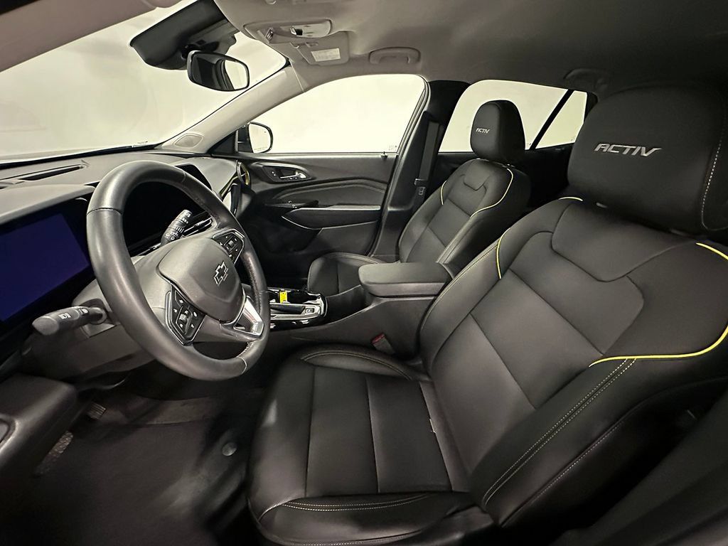 Used 2024 Chevrolet Trax ACTIV w/ Driver Confidence Package FWD image 3