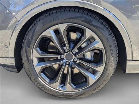 New 2026 Audi Q7 3.0T Premium Plus AWD/4WD image 9