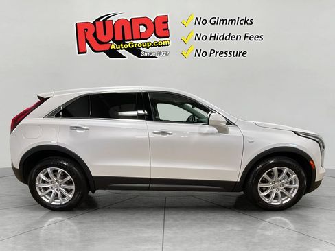 Used 2022 Cadillac XT4 Luxury w/ Trailering Package AWD/4WD image 7