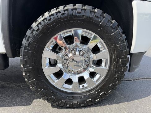 Used 2015 GMC Sierra 2500 Denali w/ Duramax Plus Package AWD/4WD image 18