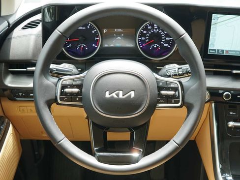 Certified 2023 Kia Carnival EX FWD image 24