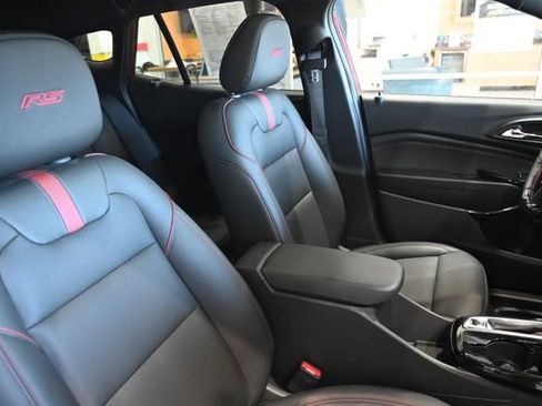 Used 2025 Chevrolet Trax RS FWD image 8