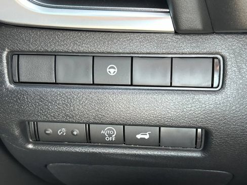 Used 2026 Nissan Rogue SV FWD image 30