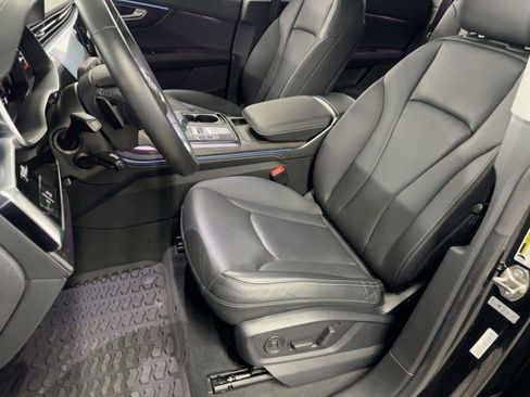 Used 2023 Audi Q8 Prestige w/ Prestige Package image 5
