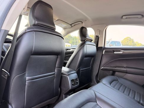 Used 2018 Ford Fusion SE w/ Equipment Group 602A FWD image 15
