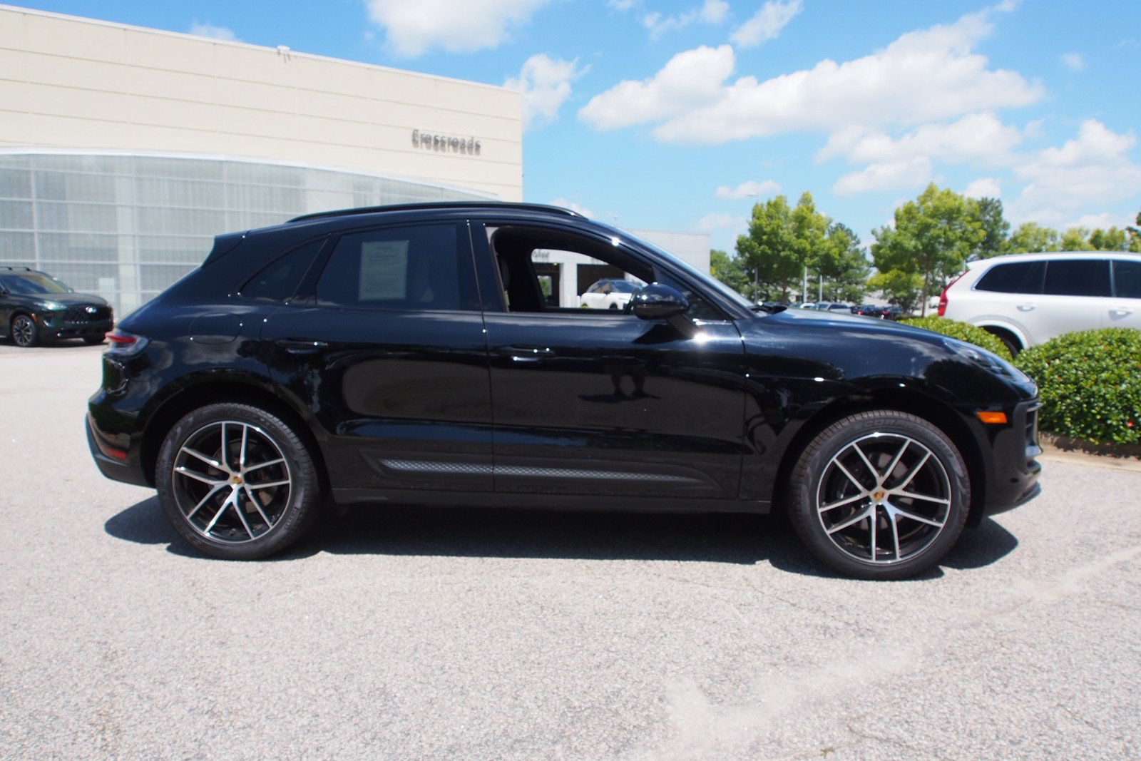 Used 2023 Porsche Macan AWD/4WD image 39
