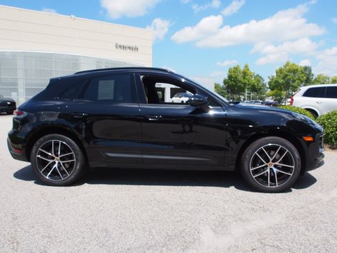 Used 2023 Porsche Macan AWD/4WD image 39