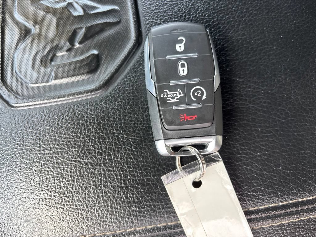 Used 2025 RAM 1500 Laramie AWD/4WD image 32