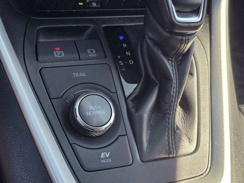 Used 2021 Toyota RAV4 XSE AWD/4WD image 9