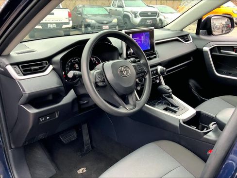Used 2025 Toyota RAV4 XLE image 17