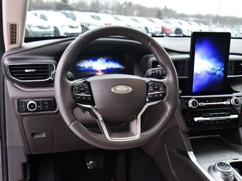 Used 2023 Ford Explorer Platinum w/ Technology Package image 12