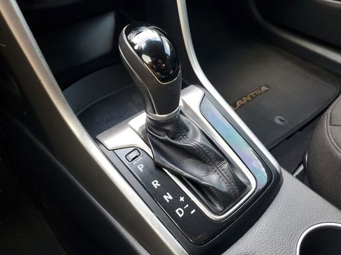 Used 2017 Hyundai Elantra GT image 18