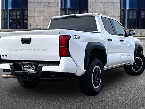Used 2025 Toyota Tacoma TRD Off-Road AWD/4WD image 11