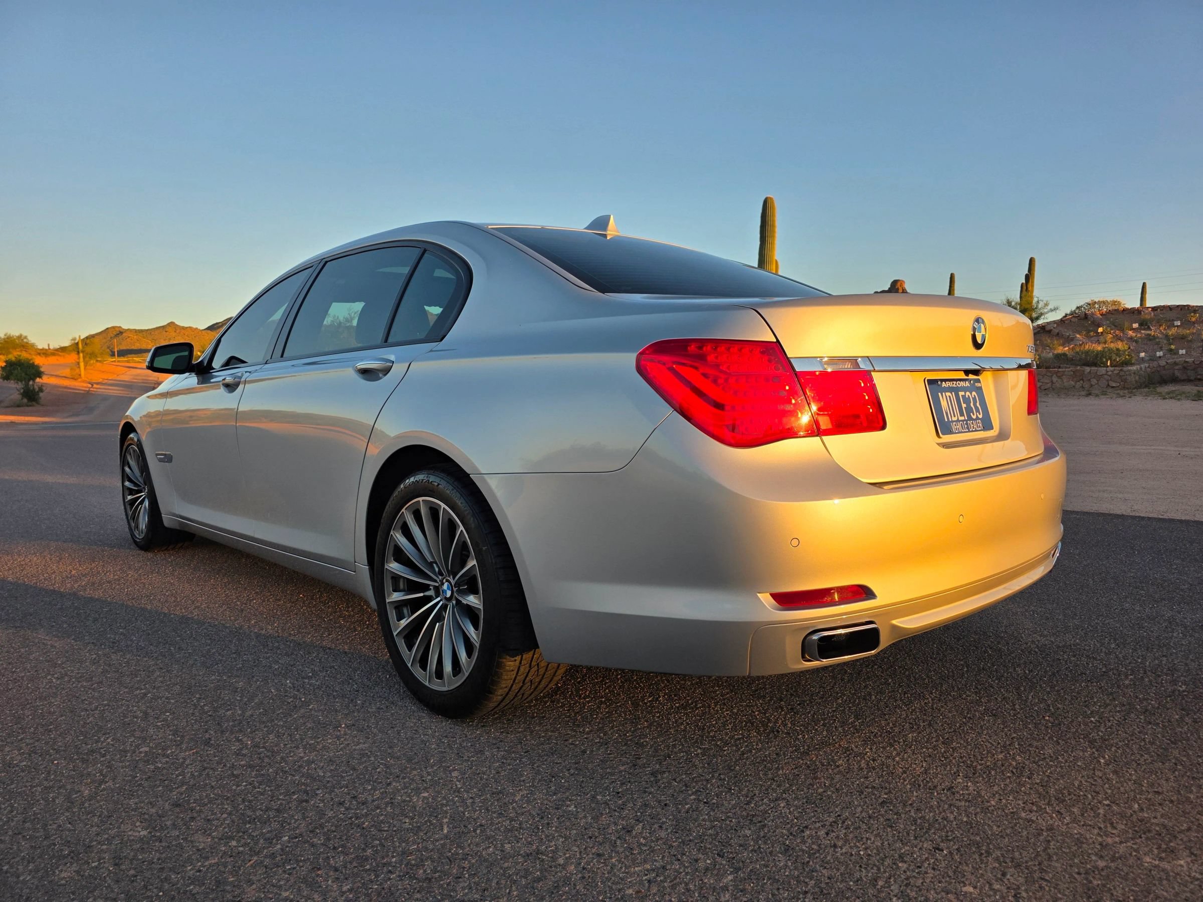 Used 2009 BMW 750Li w/ Sport Pkg RWD image 3