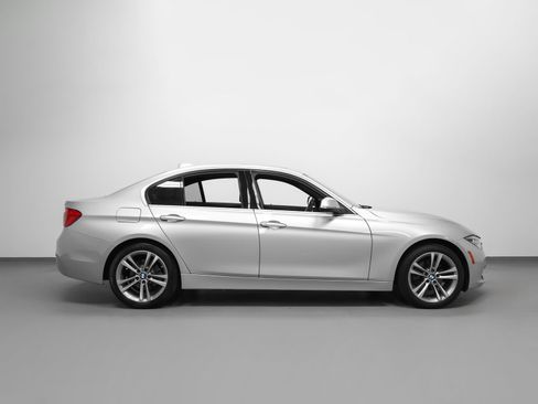 Used 2018 BMW 330i xDrive Sedan AWD/4WD image 13