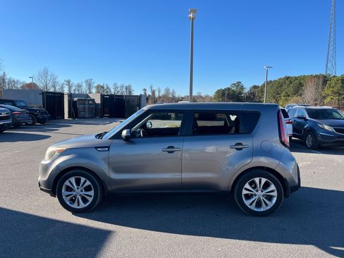 Used 2015 Kia Soul + image 5