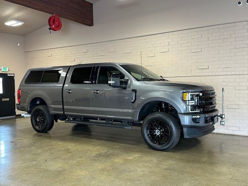 Used 2022 Ford F350 Lariat w/ Black Appearance Package image 8