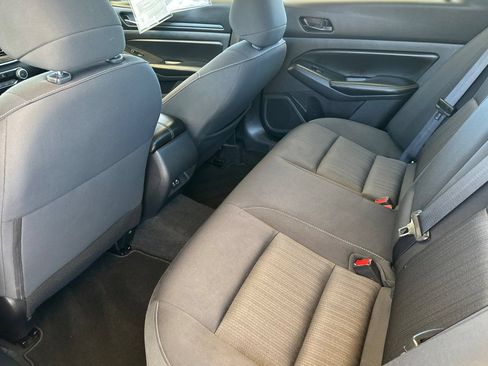 Used 2024 Nissan Altima 2.5 SV FWD image 12