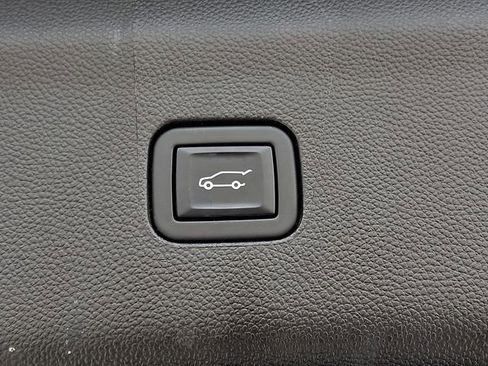 Used 2023 Buick Enclave Essence AWD/4WD image 31