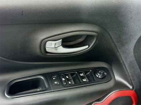 Used 2020 Jeep Renegade Trailhawk image 11